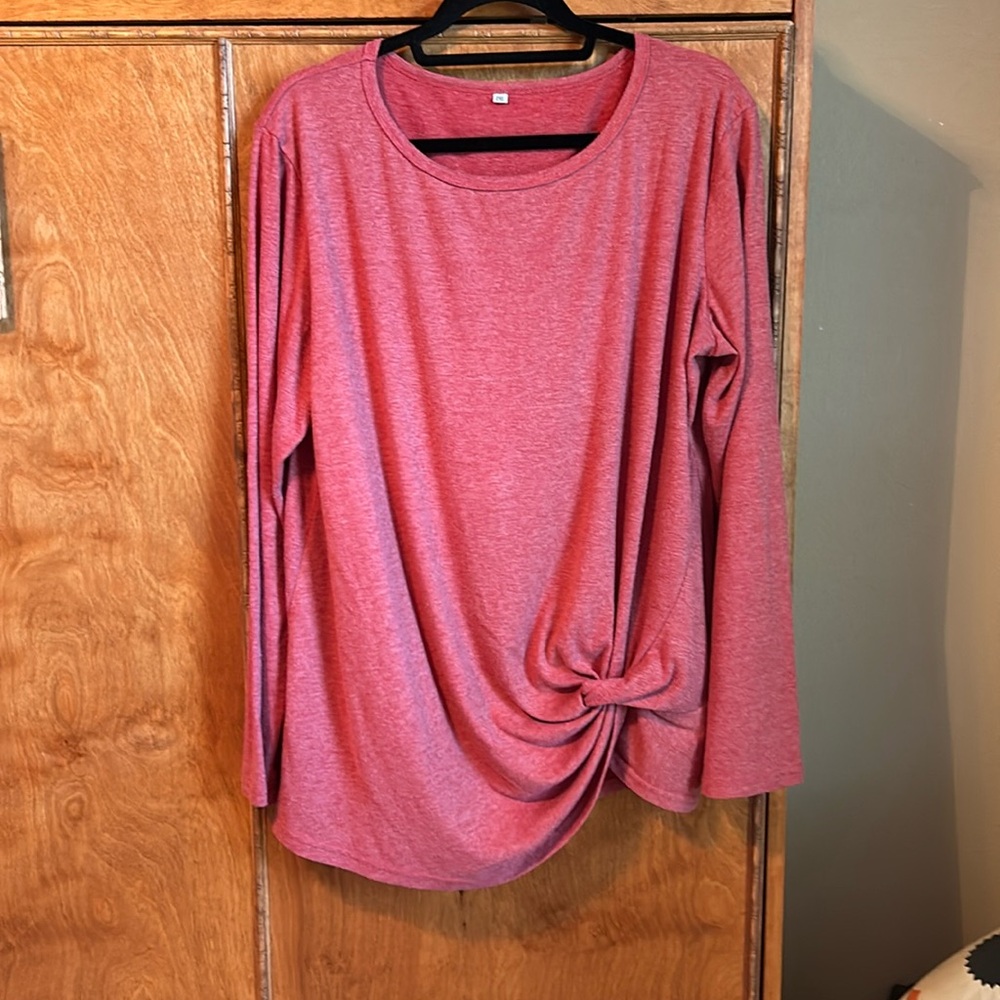 Women’s red long sleeve T-shirt size 2XL